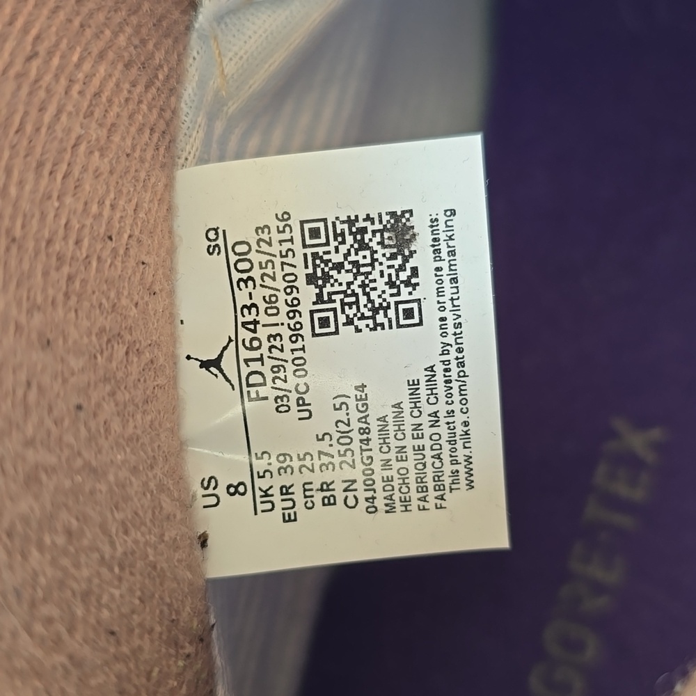 Women's Air Jordan 6 Retro GORE-TEX "Brown Kelp" sneaker. Size 8. - Picture 8 of 8